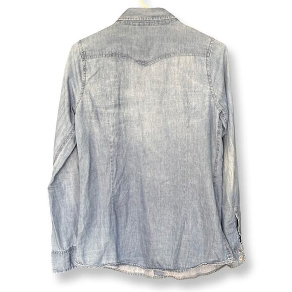 Miley Cyrus & Max Azria Pearl Snap Denim Shirt - Picture 3 of 7